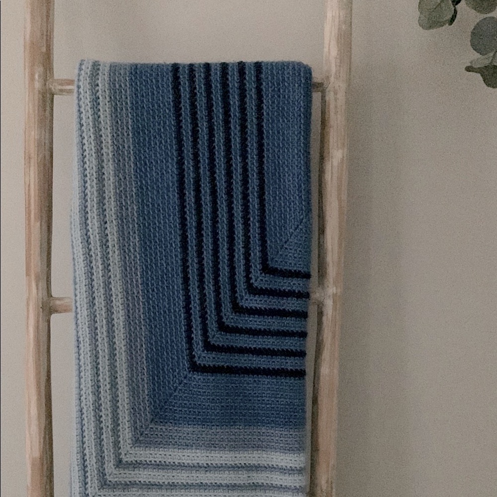 HAND KNIT BLANKET - NAVY BLUE